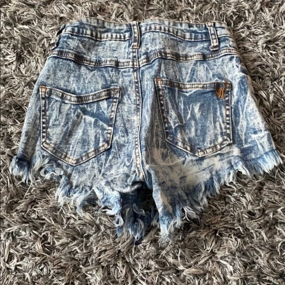 Destroyed acid wash jean shorts EUC 3/4 worn once.